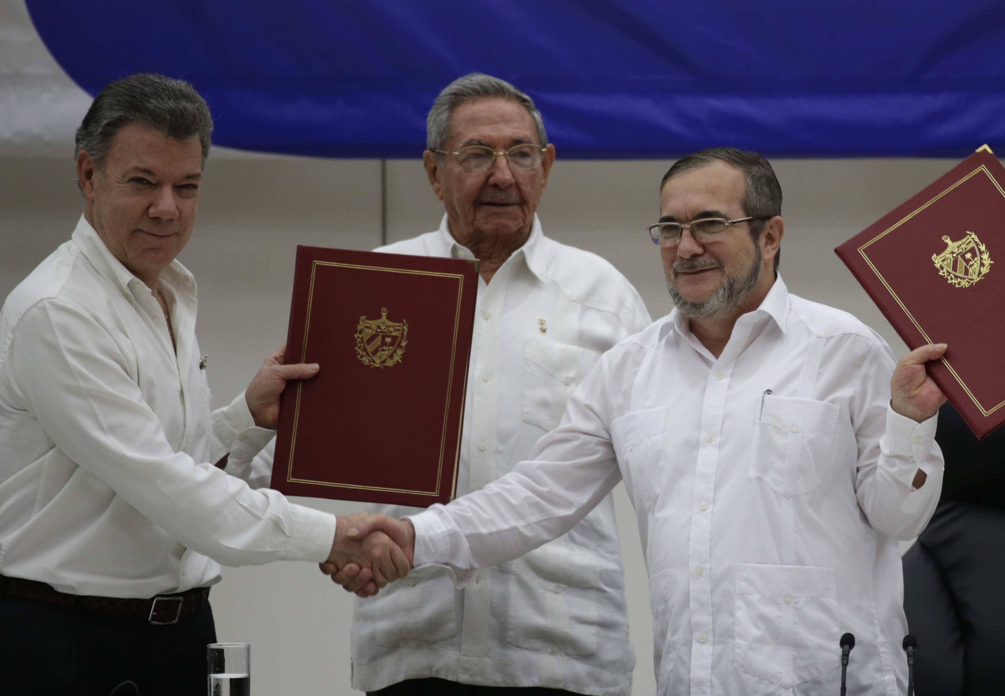 Gobierno de Colombia firma acuerdos de paz con FARC