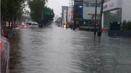 Lluvia causa inundaciones en la Ciudad de México