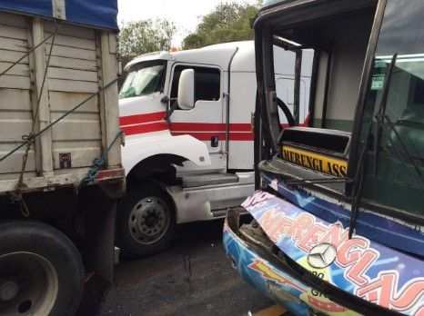 Imágenes: mega carambola deja casi 40 heridos en el límite de Veracruz y Puebla - Screenshot_34