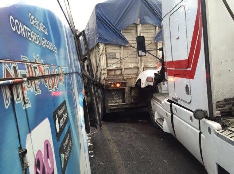 Imágenes: mega carambola deja casi 40 heridos en el límite de Veracruz y Puebla - Screenshot_36