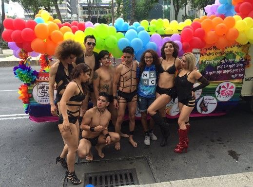 Finaliza marcha del Orgullo Gay en el Zócalo - Screenshot_4-5