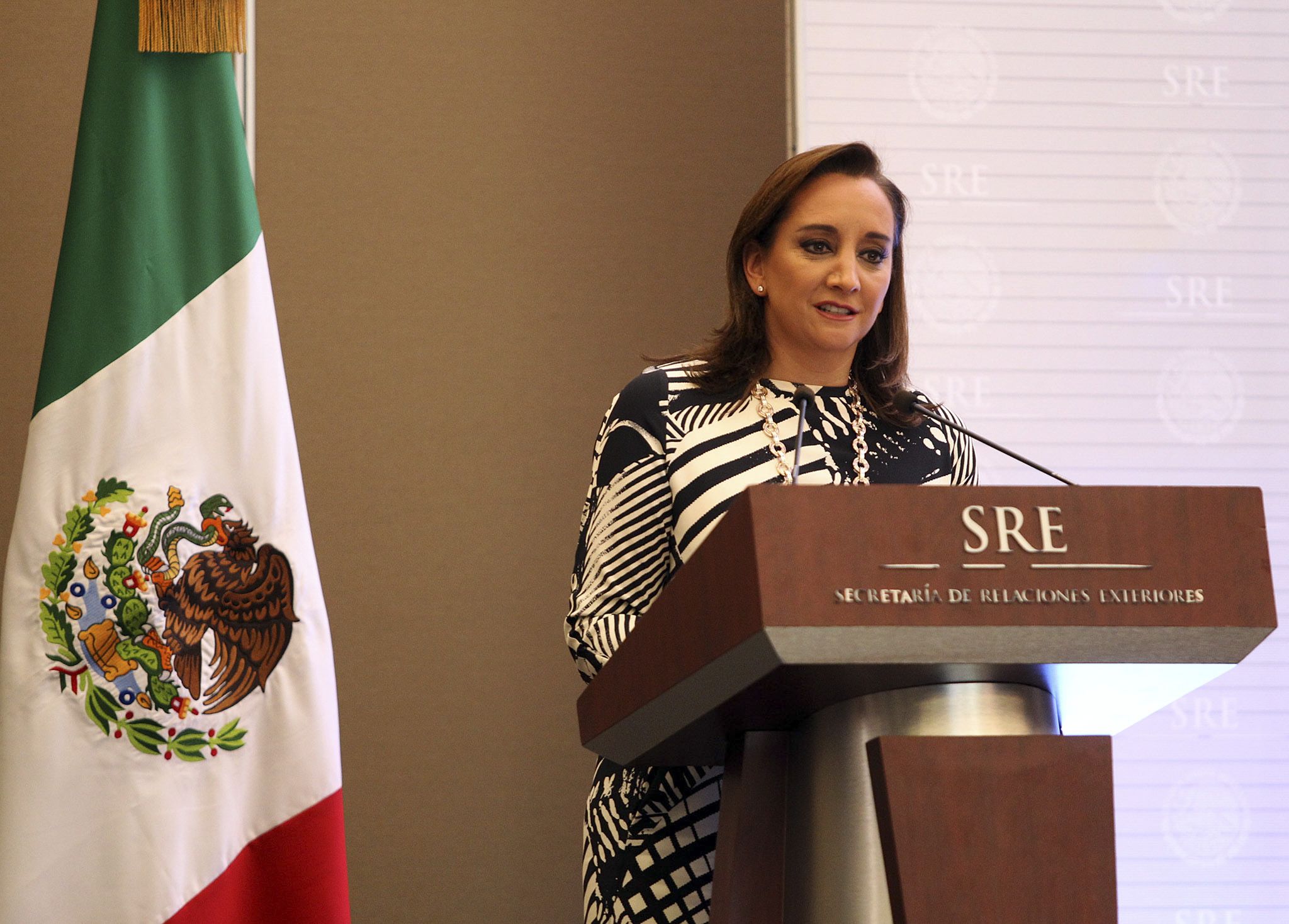 Se reune Claudia Ruiz Massieu con cónsules mexicanos en Estados Unidos