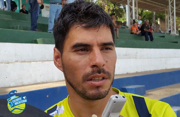 Hermano de Luis Suárez explota contra el técnico uruguayo - Suarez-Sonsonate1