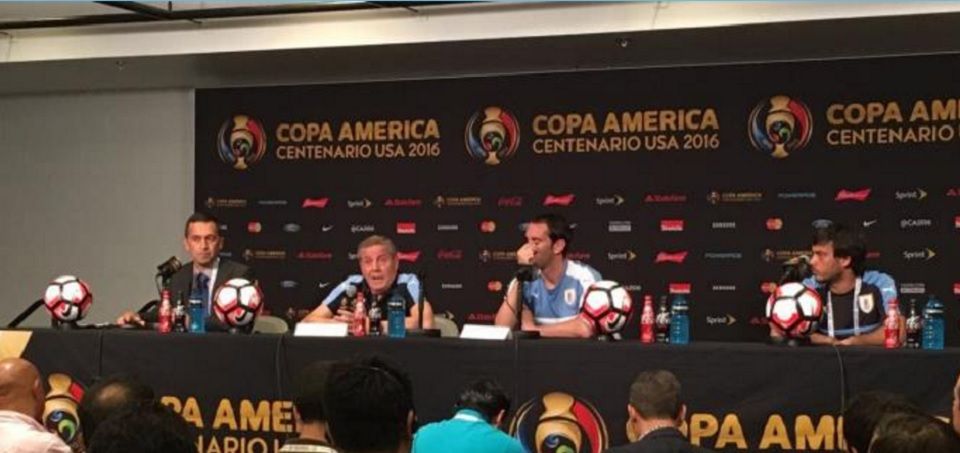 Tabárez resalta entrega de su equipo en derrota con México