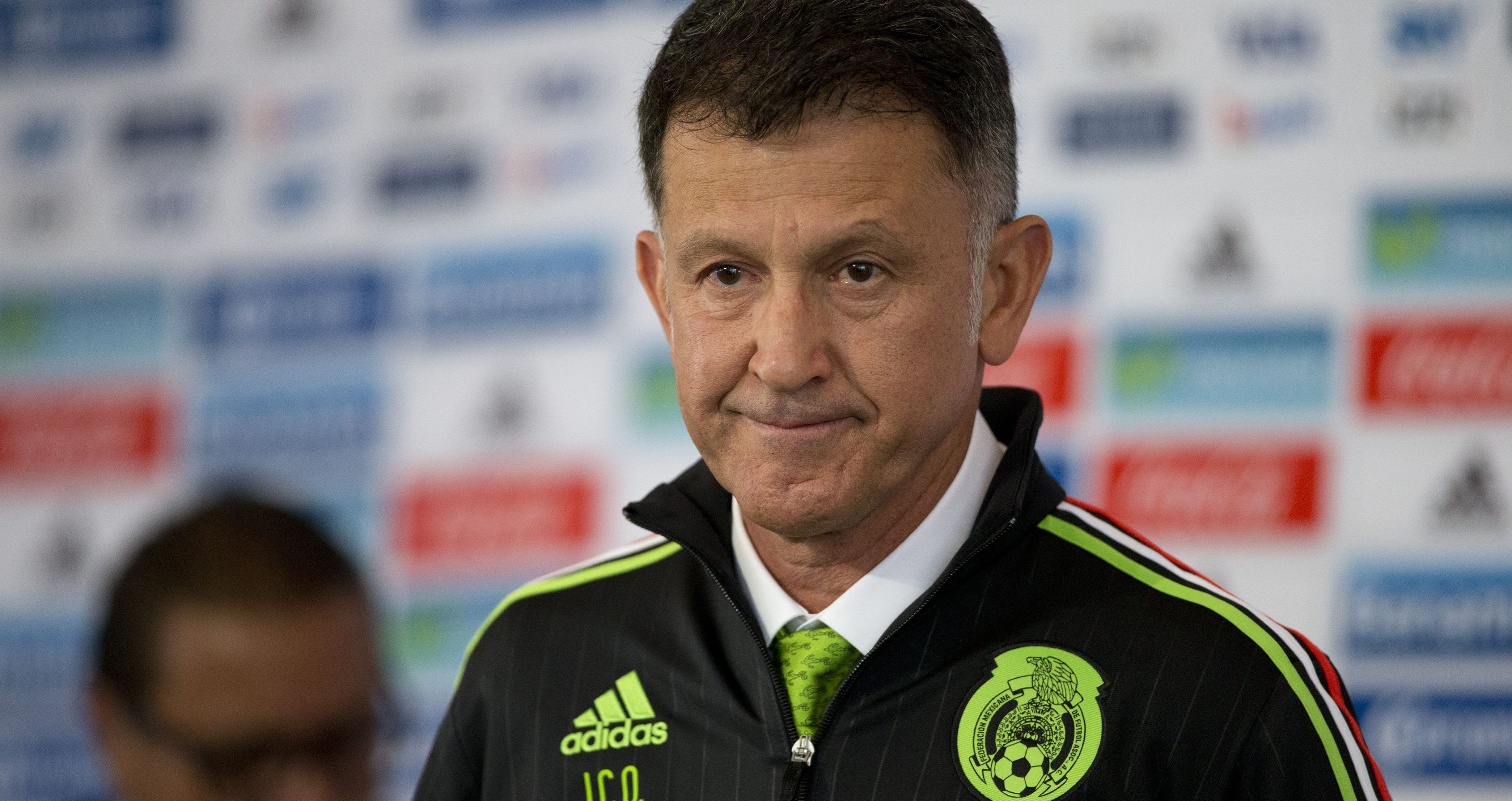 Chicharito lamenta reclamos contra Juan Carlos Osorio