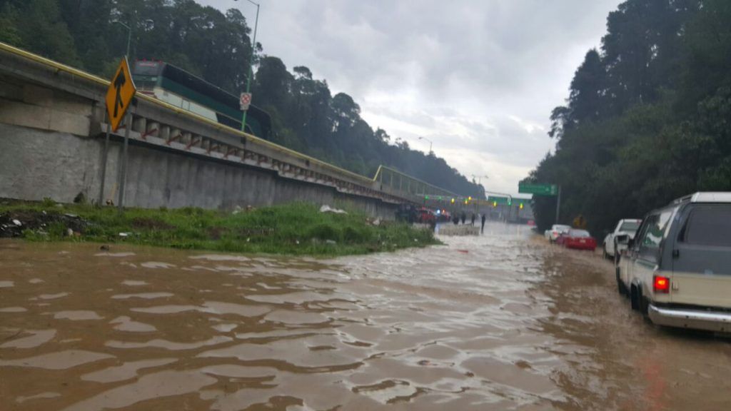 Fuertes lluvias provocan cierre en la México-Toluca - Tuit-Policía-Federal-2-1024x576