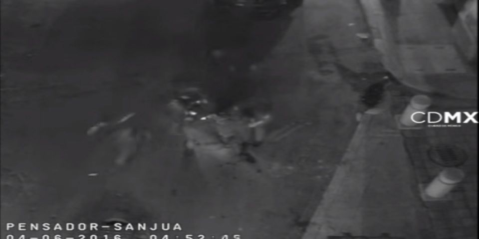 Video: detienen a ladrón en una coladera