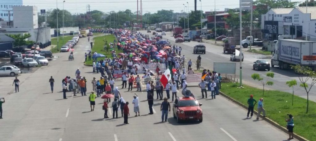 Bloquean nuevamente carretera de Tabasco - Villahermosa-Tabasco-1024x457