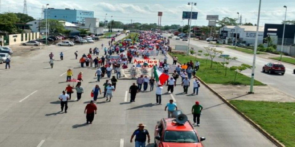 Bloquean nuevamente carretera de Tabasco