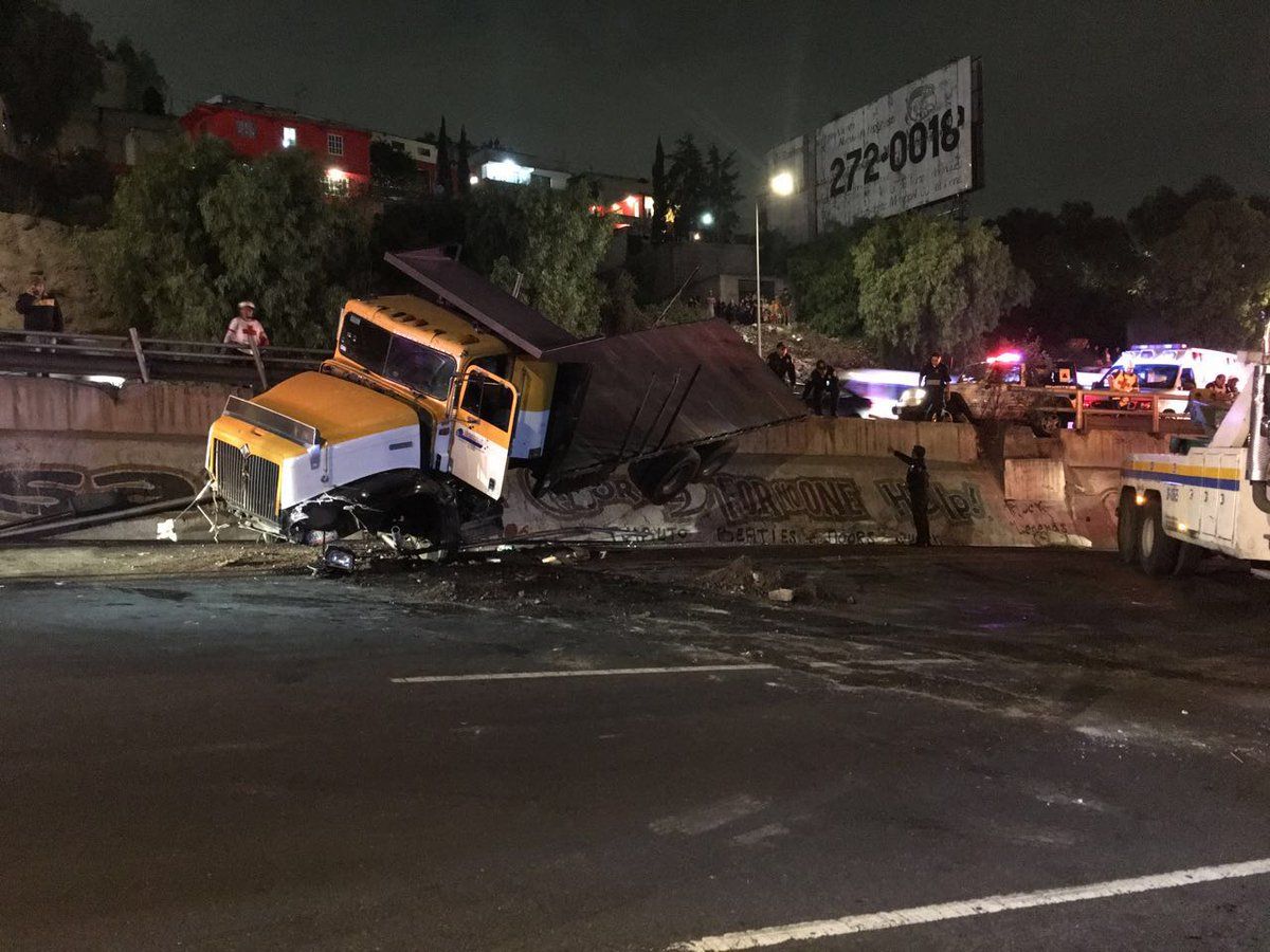 Vuelca camión en la México-Pachuca