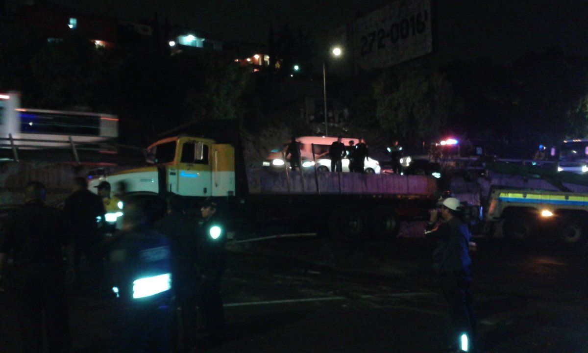 Vuelca camión en la México-Pachuca - Volcadura-torton-Ulises_hernan-4