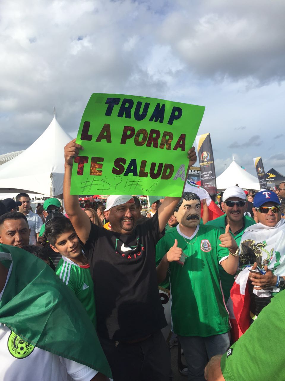 Galería: aficionados mexicanos apoyan previo al partido contra Venezuela - WhatsApp-Image-20160613-1