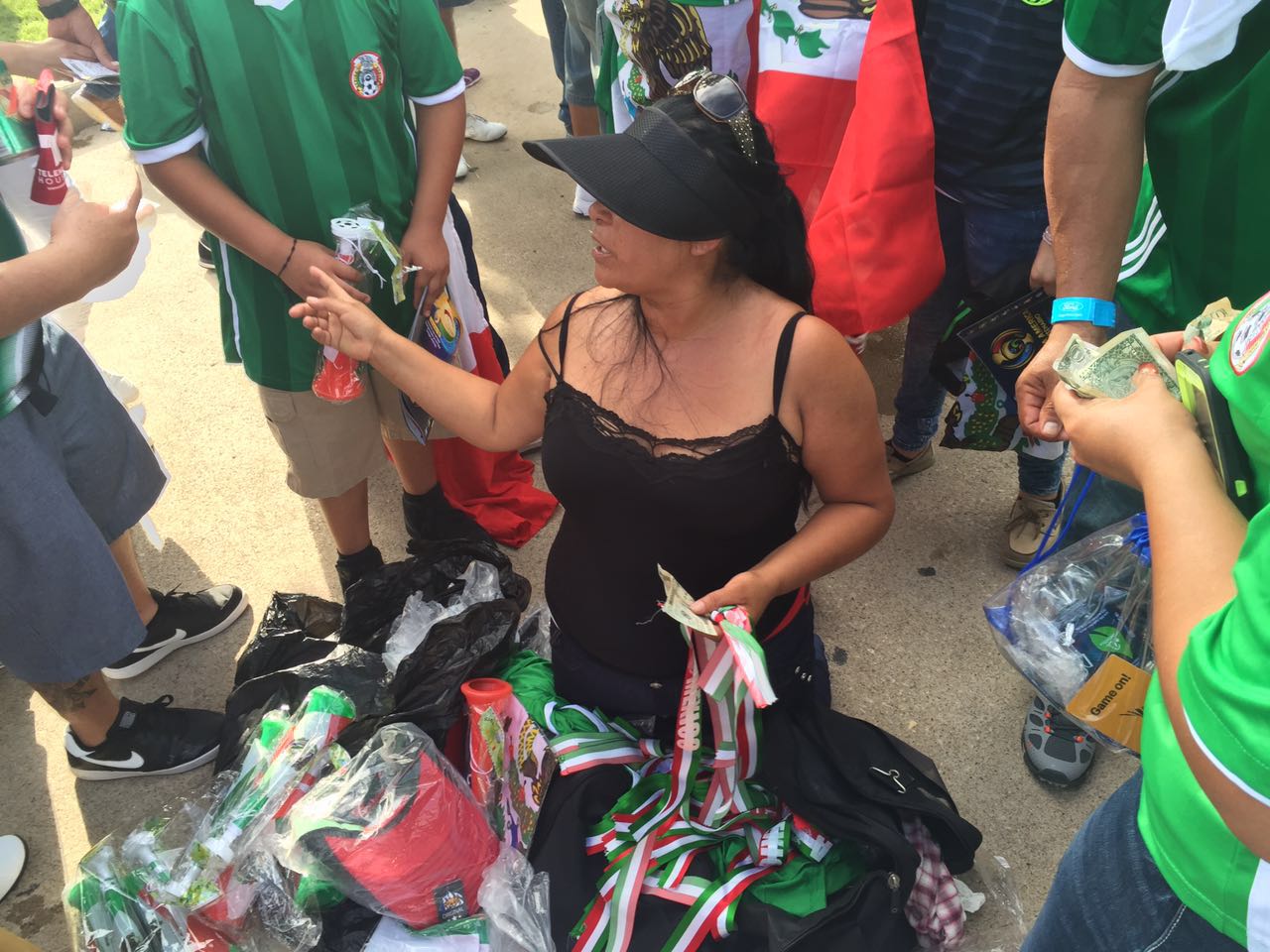 Galería: aficionados mexicanos apoyan previo al partido contra Venezuela - WhatsApp-Image-20160613-2