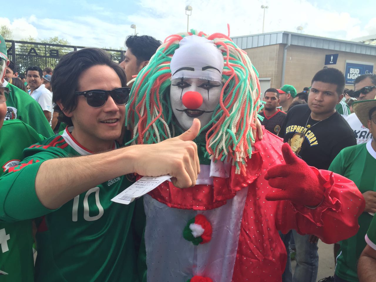 Galería: aficionados mexicanos apoyan previo al partido contra Venezuela - WhatsApp-Image-20160613-3