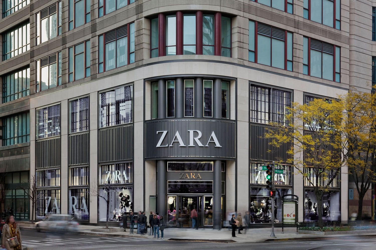 Mujer acusa a Zara de quemarle los pies