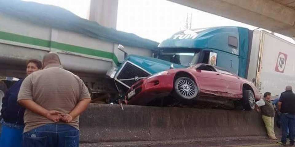 Accidente en la México-Querétaro provoca caos vial