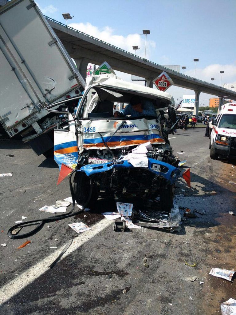 Choque múltiple en Periférico Norte deja 15 heridos - accidente-periferico-norte-2-768x1024