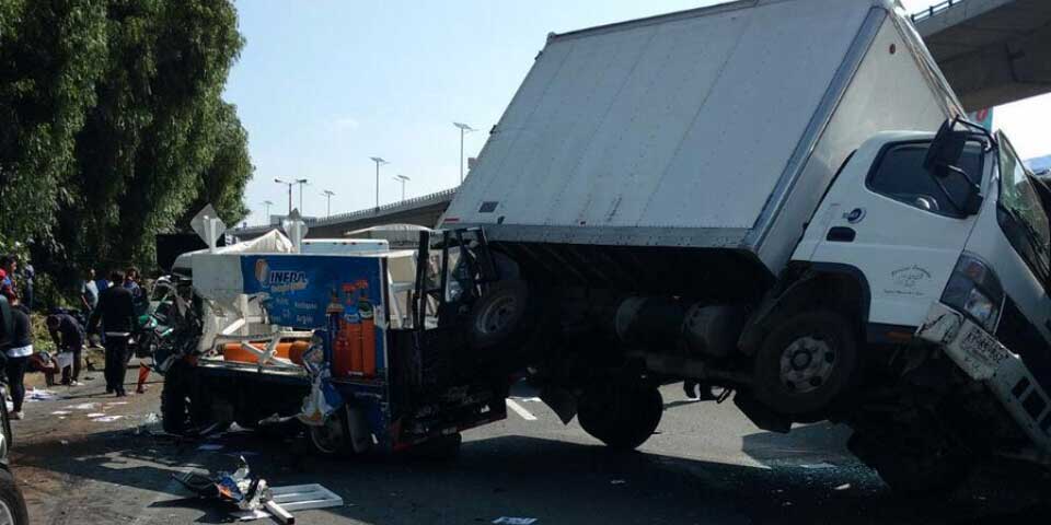 Choque múltiple en Periférico Norte deja 15 heridos