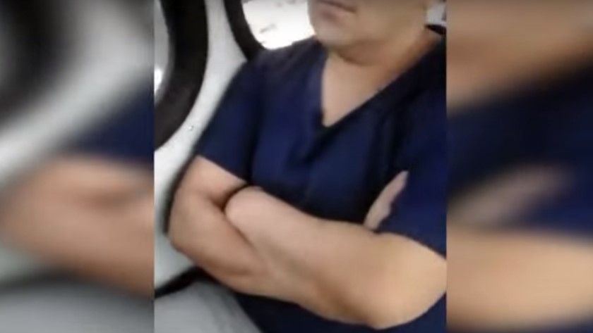 Mujer exhibe a hombre que la acosó en trasporte público