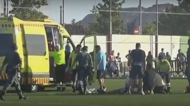 Aficionado salva la vida de futbolista en España