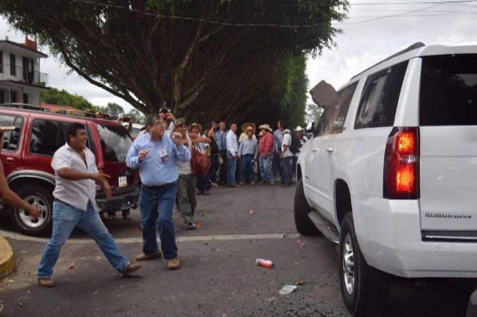 El gobierno federal debe intervenir en Veracruz contra Duarte: Yunes Linares - agresion-Yunes-Anaya-Xalapa-Xeu