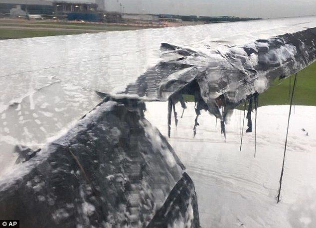 Vuelo de Singapore Airlines se incendia tras aterrizaje de emergencia - ala-avion-fuego