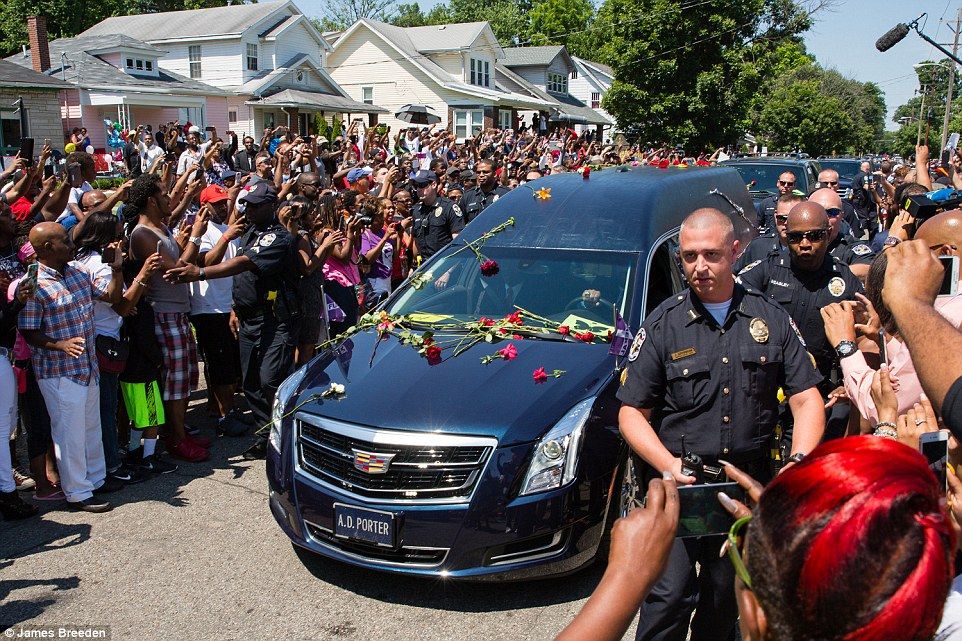 Cientos despiden a Ali en las calles de Louisville - ali-gente