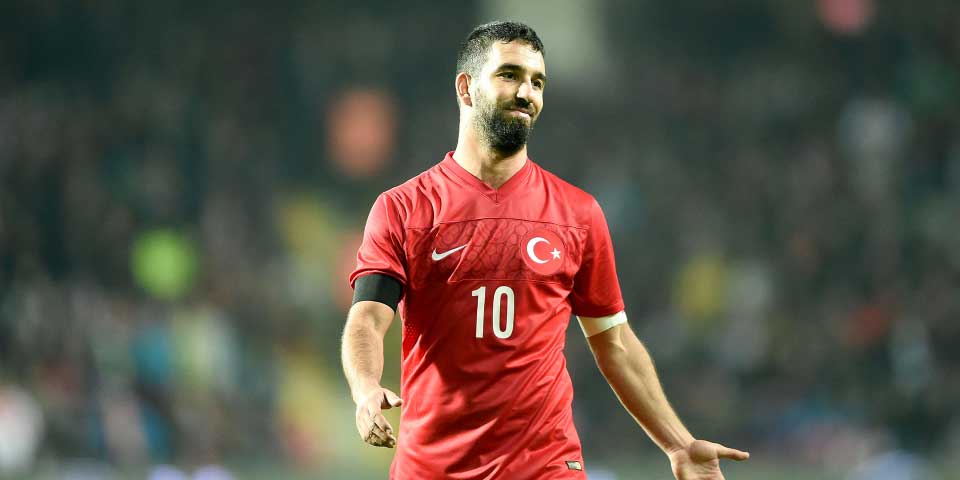 Arda Turan maldice a atacantes de Aeropuerto de Estambul