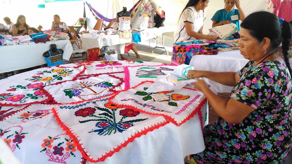 Artesanos pierden 4 mdp por bloqueos carreteros en Oaxaca - artesanos-