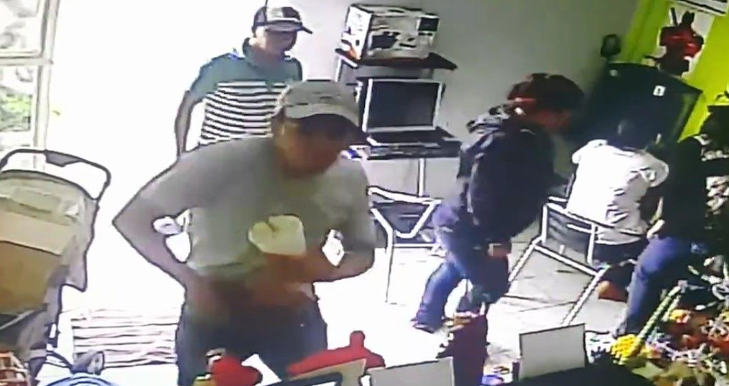 Video: asaltan cibercafé en Nezahualcóyotl