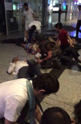 Atentado en el Aeropuerto de Estambul deja al menos 28 muertos - ataturk-aeropuerto-atentado-hayrituncc3