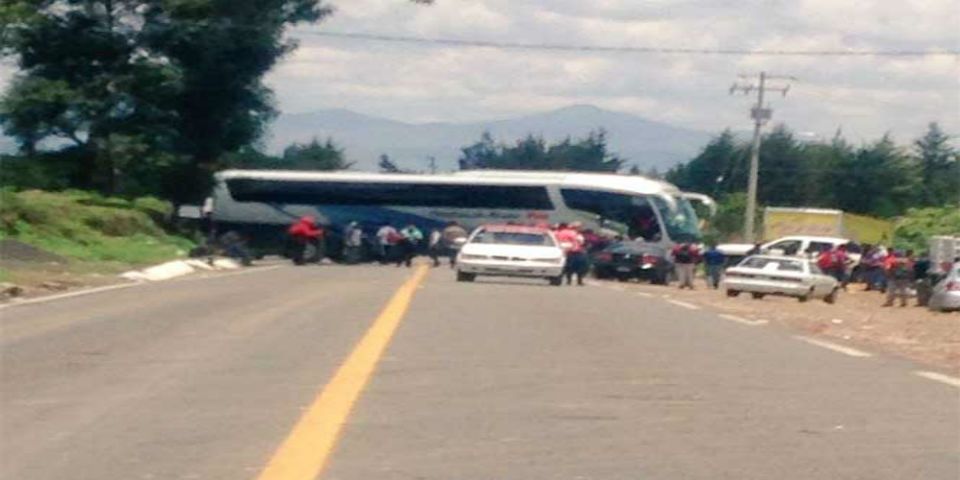 Liberan a 12 normalistas detenidos en Michoacán