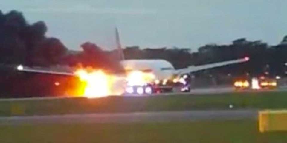 Vuelo de Singapore Airlines se incendia tras aterrizaje de emergencia