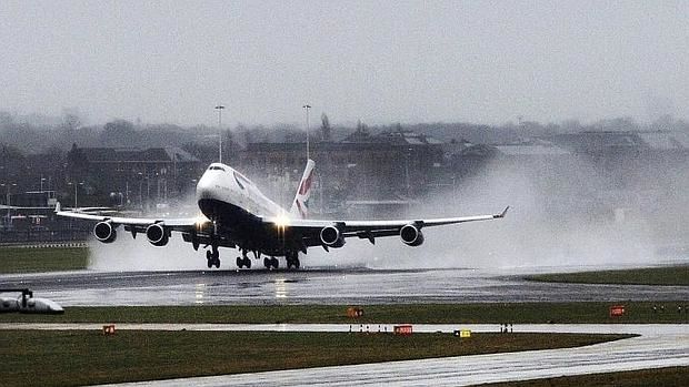 Brexit provocará disminución de tráfico aéreo en Reino Unido: IATA - aviones-reino-unido