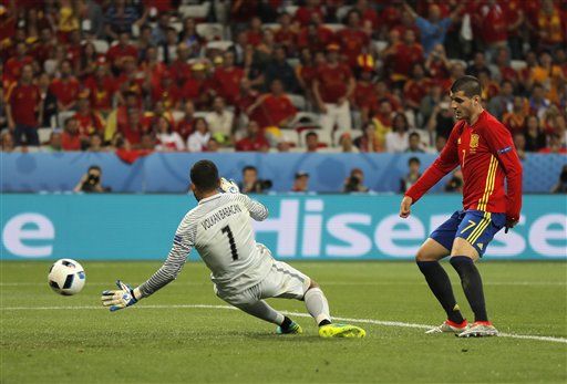 España obtiene el pase a octavos de final - b590cf609d49141e9c0f6a7067008848