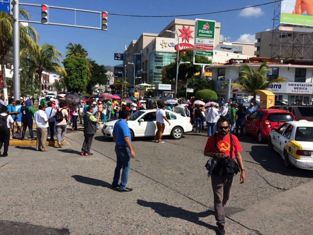 Costera de Acapulco bloqueada por maestros de la CNTE - b6585099-af6b-4046-8e9f-41c9195e63b8-1024x768