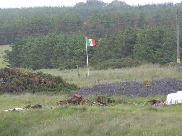 Escocés coloca bandera de México junto a campo de golf de Trump - bandera-donald-trump-mexico
