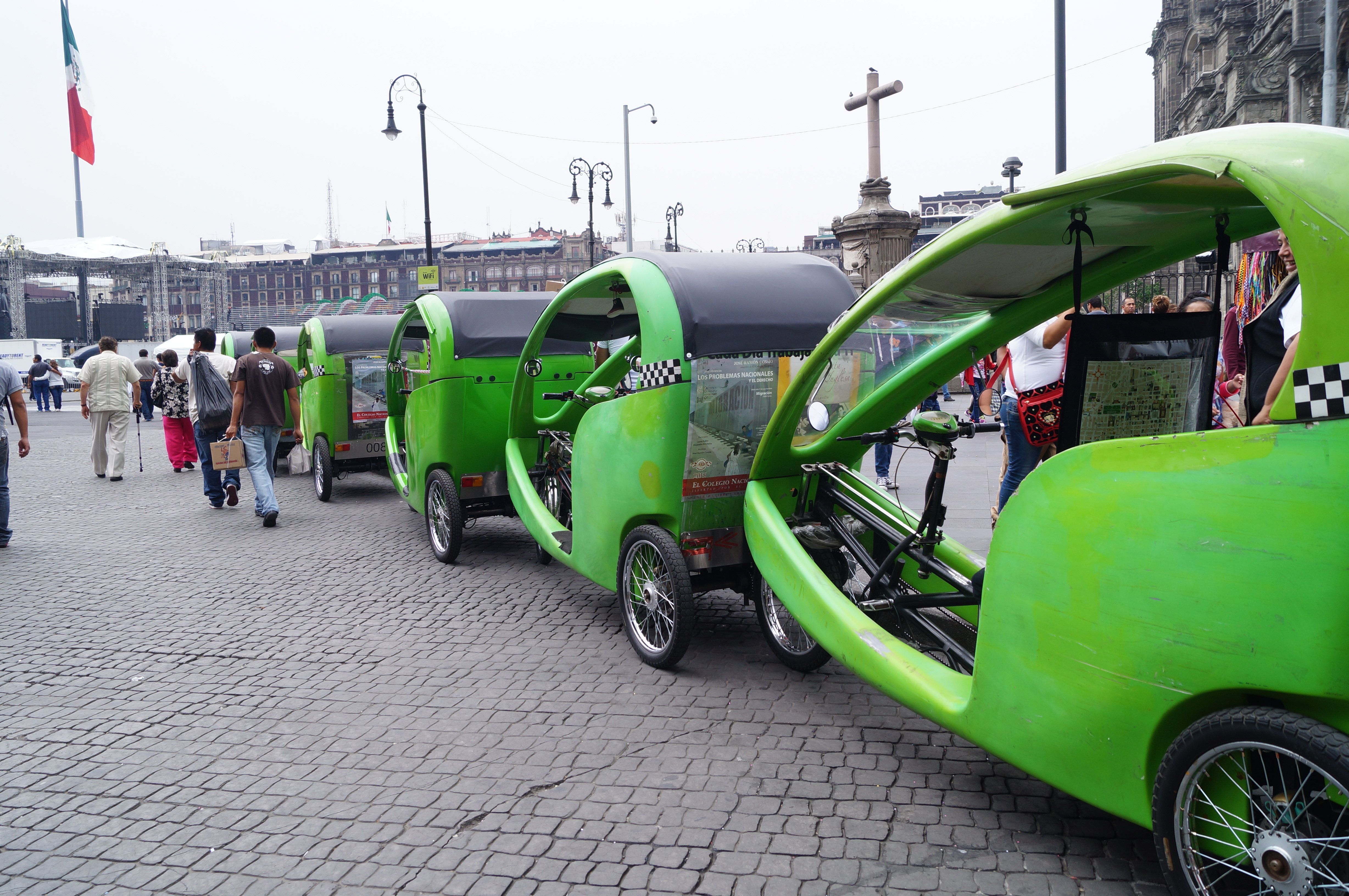 Microbuses dejarán de circular en el Centro Histórico - bicitaxis
