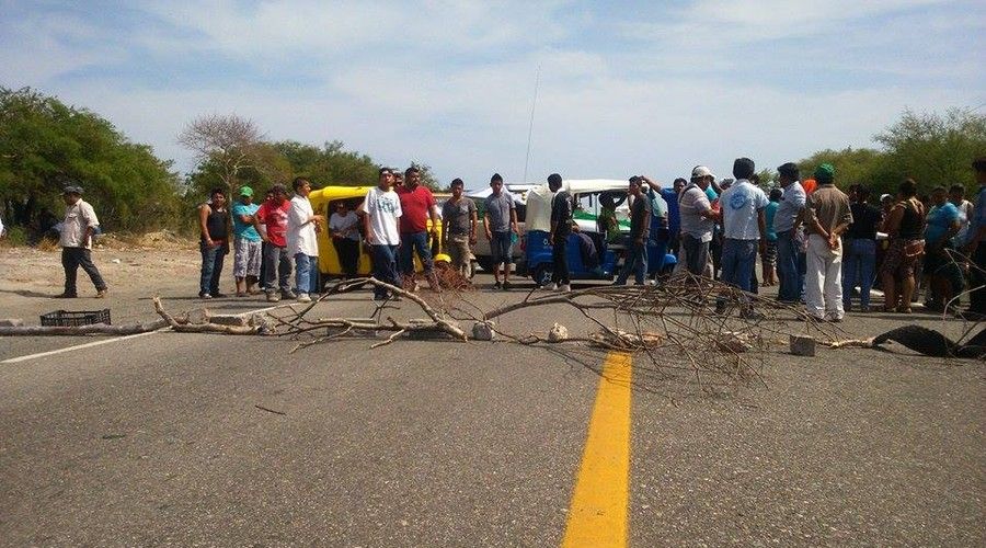 CNTE bloquea carreteras en Oaxaca
