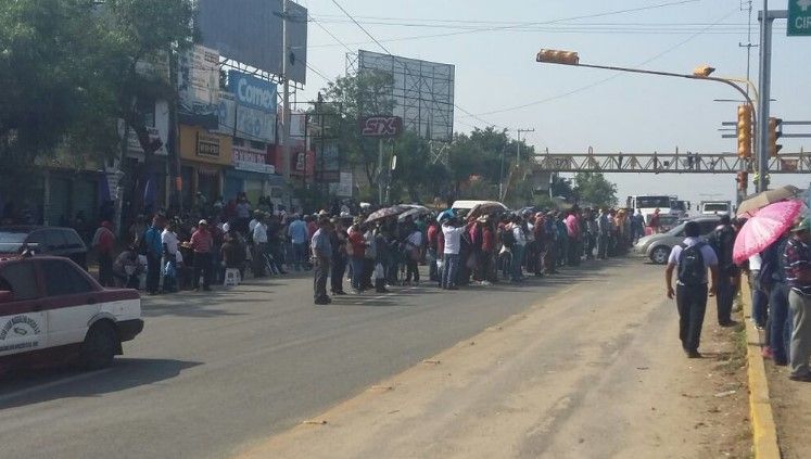 CNTE bloquea salidas de Oaxaca. Exigen negociación