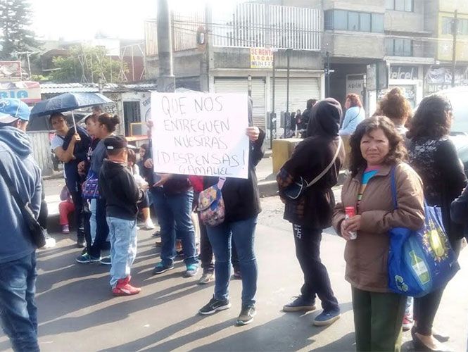 Bloqueo en Calzada Ermita por falta de despensas