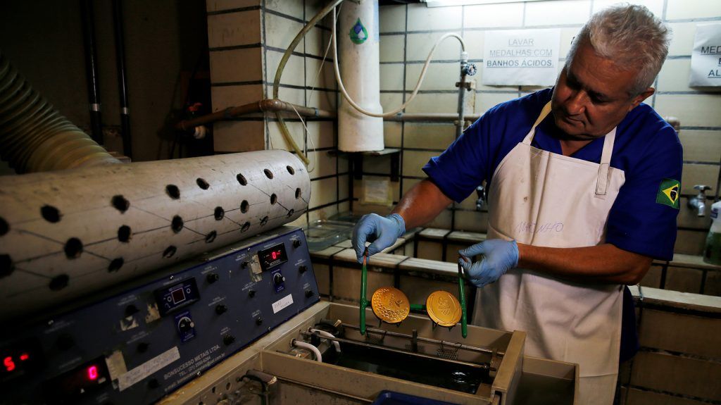Así se fabrican las medallas de Río 2016 - c-1024x575