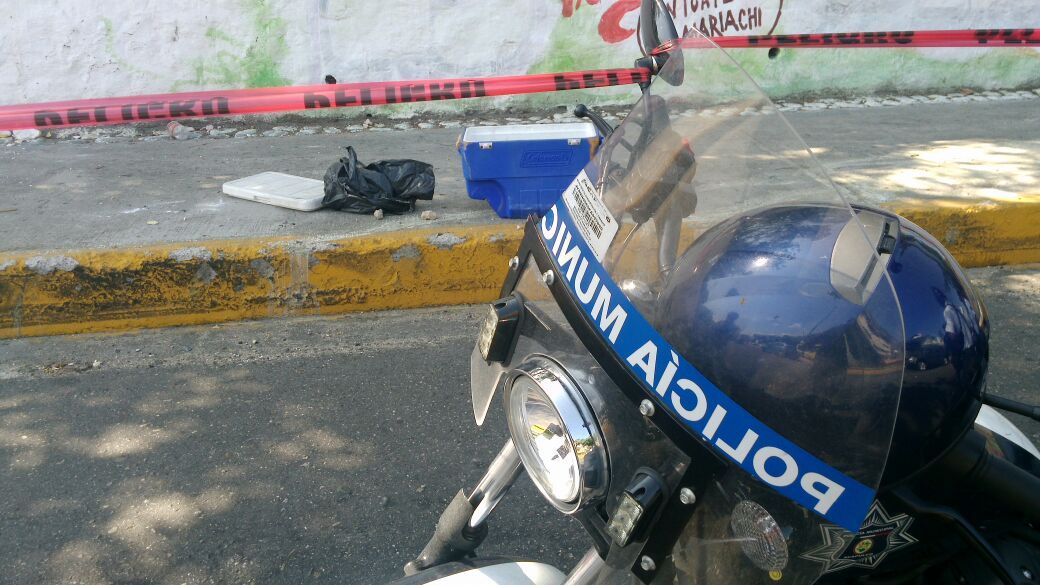 Dejan hielera con cabeza en Acapulco