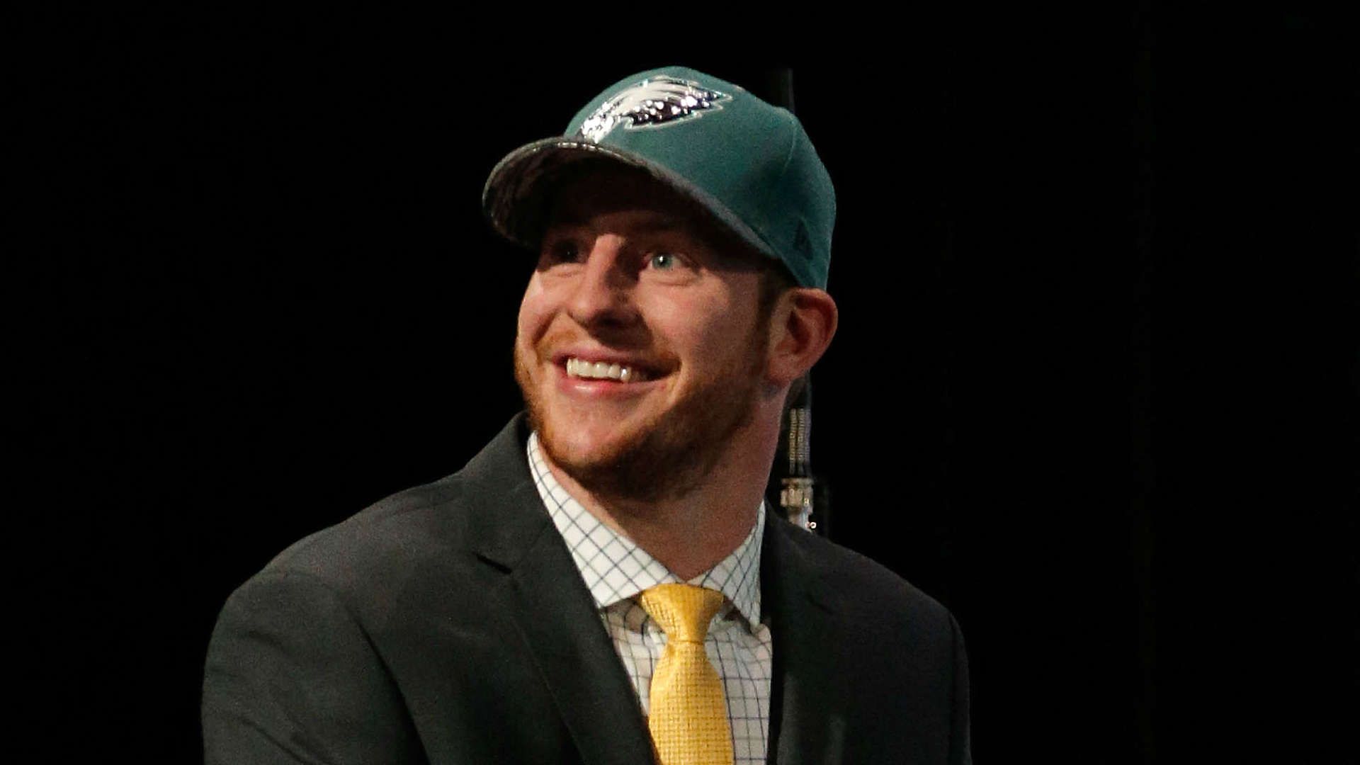 Rescatan a mariscal de Filadelfia que quedó encerrado en un baño