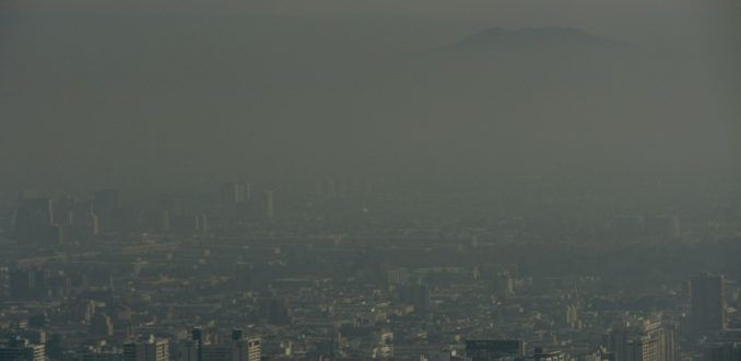 Declaran la primera emergencia ambiental en Santiago de Chile - chile-ap-3