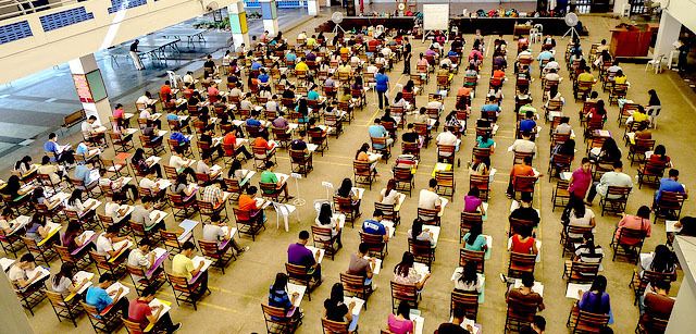Cárcel para quien haga trampa en examen de admisión en China - china-2