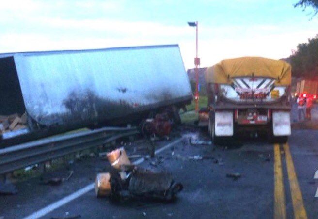 Vehículos de carga se impactan en autopista Guadalajara-Colima - choque-114-