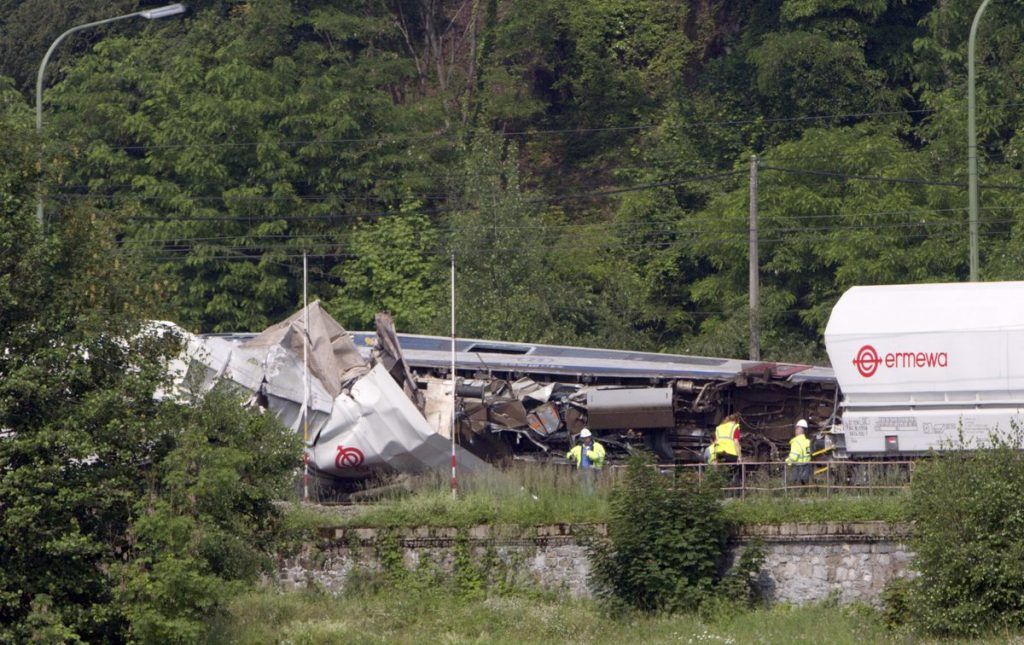 Choque de trenes en Bélgica deja tres muertos y nueve heridos - choque-trenes-belgica-1-1024x645