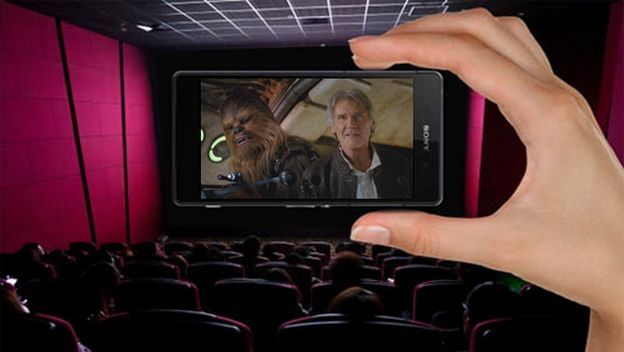 Detienen a joven por transmitir película en Facebook