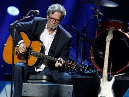 Eric Clapton con problemas para tocar la guitarra - clapton